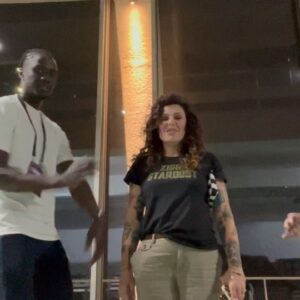 Sara Norte Instagram - Acabou o “Desconfia” e vou ter muitas saudades.
Do espetáculo maravilhoso e das pessoas que fizeram parte desta aventura.
@joanamarquespic muito obrigada pela oportunidade!
Admiro o teu talento,a tua audácia e o teu coração:és das boas e não me vou esquecer nunca, que sem perceberes ,me deste muito mais do que imaginas.
Deste me força para seguir em frente numa altura em que já não acreditava em “milagres”.Além disso és uma pessoa do c@r@lho!
Gosto muito de ti!❤️ 
@soniatavaresofficial foste a minha companheira de camarim e de desabafos:uma verdadeira “mana”.
És um Mulherão e obrigada por me ouvires,dares força e te preocupares comigo.Levo te no meu ❤️.
@claudioalmeida1980 obrigada por teres paciência para mim e para as minhas dúvidas constantes.Bravo pelo texto maravilhoso que me permitiu brincar comigo e com a minha Vida de uma forma engraçada e inteligente.És muito fixe❤️
@davidcarronha desde o primeiro ensaio que gostei logo de ti e obrigada por todas as partilhas e apoio.És lindo!❤️
@vasco.pereira.coutinho és brutal!
Dá gosto ver o teu talento e obrigada pela forma carinhosa com que me trataste.❤️
@ederlopesoficial desejo-te o melhor!Tens um coração bonito e o teu sorriso é puro.obrigada por todo o carinho.Mereces o melhor!❤️
Obrigada Ricardo pela força e palavras que significaram muito para mim.
@miguelscisaac , @joanaesparteiro , @mariliamfsantos , @lilianaanjomacedo , @a_lazaro_ 
parabéns pela vossa equipa de sonho: é cada vez mais raro encontrar uma equipa que não nos veja como um todo e que esteja preocupada com detalhes.A vossa está e sei que encontrei pessoas que vou levar para a Vida.❤️
@mafi_gotasnocharco , @inessantosoficial , @tuneupvoices e @vanda_gameiro obrigada ❤️
Fui mais uma vez vestida pelo meu amigo @by_santana_pires que fez este o fato do espetáculo especialmente para mim.Obrigada ❤️
Obrigada ao público e a todas as pessoas que me enviaram mensagens.Fico mesmo feliz ❤️

Estou sempre a dizer,mas é verdade:SOU UMA SORTUDA!
Obrigada a todos!
❤️