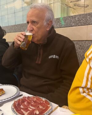 Sara Norte Instagram - Hoje o meu Avô faz 83 anos!
Parabéns!
Se há pessoa que admiro é o meu Avô.
Não conheço pessoa com melhor coração e sou eternamente agradecida por tudo aquilo que sempre fizeste por mim.
Já chorámos,já rimos,já ultrapassámos coisas que nunca pensámos ultrapassar…e sempre juntos!
Amo-te Avô!
