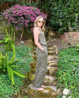 Sara Paxton Instagram - Loving the new Alex Mill spring collection💚🌿