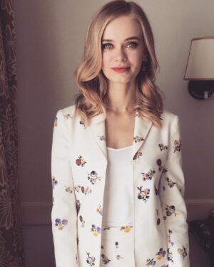 Sara Paxton Instagram - @frontrunnermovie press! On November 6th get out there and VOTE and then go see The Frontrunner! Text FRONT RUNNER to 26797 to find your polling place, get election updates and buy your tickets to the movie! @ktmell @seijinyc styled by: @itsamandalim @alyx34 @acnestudios @ireneneuwirth @stuartweitzman #iamavoter