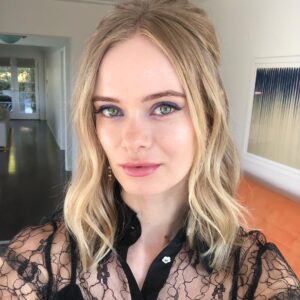 Sara Paxton Instagram - Today I’m on @entertainmenttonight #etlive ! Promoting @frontrunnermovie out everywhere tomorrow!!! 💙 @bobbyeliot @lorencanbymakeup @itsamandalim @alyx34 @morganpesante wearing @alicemccallptyltd @tacoriofficial @sophiawebster