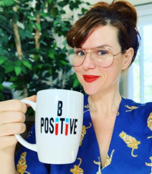 Sara Rue Instagram - #unsolicitedlifeadvice 💫Take a break from the news! 🌈(You can just keep hitting refresh on your phone😆) Tonight: watch @bpositivecbs ✨👯‍♀️🥰 It really is something to #bpositive about. ☀️8:30/7:30c @cbstv💥