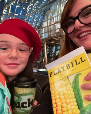 Sara Rue Instagram - 🌽🌽🌽 @shuckedmusical is SUCH A DELIGHT!! It's a must see!! Also let it be known that @kevincahoon is the funniest most talented angel who walks the earth! Run don't walk - seriously, from the incredible music to the stunning set design I was truly in love... not to mention @thealexnewell 's voice is just beyond! They blow the roof off the theatre! We loved every moment!! 🌽❤️