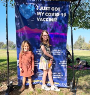 Sara Rue Instagram - So proud of these two. Ready to feel safer, visit our family and end this horrible pandemic!  #stopthespread #ɢᴇᴛᴠᴀᴄᴄɪɴᴀᴛᴇᴅ Shout out to @larrysullivan for helping us navigate the site and actually booking an appt!!! ❤️ #ittakesavillage