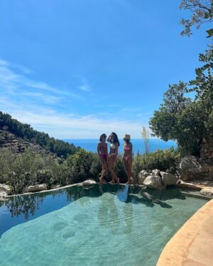 Sara Salgado Instagram - Mallorca with the best - Part II 🌊🥂🤍 #ladespedida #nadatemam