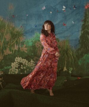Sara Watkins Instagram - My essay “On Passing Music Person-to-Person” is up on @nodepression! I dive into my childhood, giving homage to learning directly from my heroes at fiddle camp and how that experience shaped me as a now professional musician, adult and mother. Read with link in stories!

Photo by @jacobboll