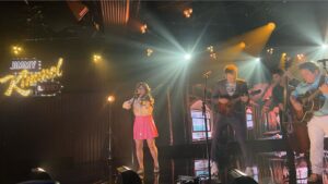 Sara Watkins Instagram - Check us out tonight on @jimmykimmellive!!! Yeeeeeeeeeah. Thanks for the snap @hollylaurent 😽