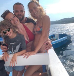 Sara Zanier Instagram - •• siamo luce e colori •• 
#🩵 #family #sardegna
