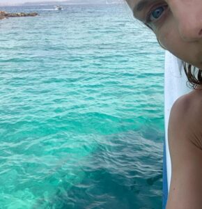 Sara Zanier Instagram - •• siamo luce e colori •• 
#🩵 #family #sardegna