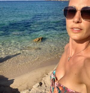 Sara Zanier Instagram - •• siamo luce e colori •• 
#🩵 #family #sardegna