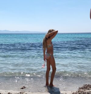 Sara Zanier Instagram - •• siamo luce e colori •• 
#🩵 #family #sardegna