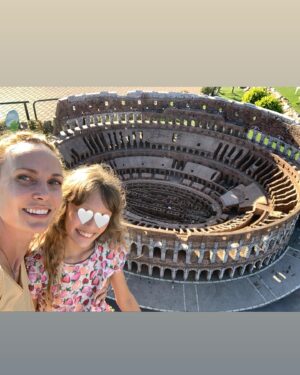 Sara Zanier Instagram - •• la dose di caffè giusta •• 
@italiainminiatura #mum&daughter #friends #💞