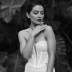 Sara Barradas Instagram – Old Hollywood Glamour ✨