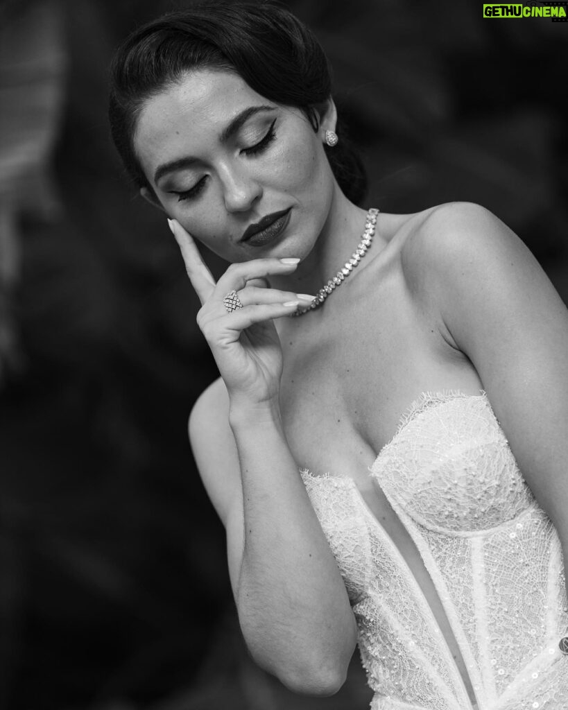Sara Barradas Instagram - Old Hollywood Glamour ✨