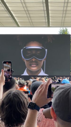Sara Dietschy Instagram - VISION PRO. Apples new VR/AR headset. WOW. One more thing. So cool to be here for this. #WWDC2023 #visionpro
