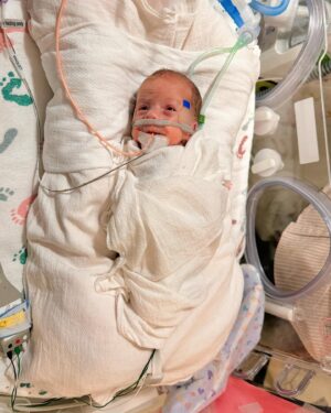 Sara Dietschy Instagram - Our little miracle baby ❤️ Baby Peach was born 3 months early at only 1lbs 15oz. The past few months have been some of the hardest but we are so thrilled to have her home 🫶🏻 we are obsessed 🥰 Full story in Sara’s new YouTube video link in bio
