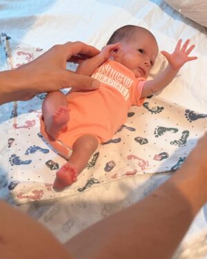 Sara Dietschy Instagram - Our little miracle baby ❤️ Baby Peach was born 3 months early at only 1lbs 15oz. The past few months have been some of the hardest but we are so thrilled to have her home 🫶🏻 we are obsessed 🥰 Full story in Sara’s new YouTube video link in bio