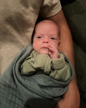 Sara Dietschy Instagram - Our little miracle baby ❤️ Baby Peach was born 3 months early at only 1lbs 15oz. The past few months have been some of the hardest but we are so thrilled to have her home 🫶🏻 we are obsessed 🥰 Full story in Sara’s new YouTube video link in bio
