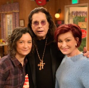Sara Gilbert Instagram - Hope that everyone is staying healthy, staying home with their loved ones and practicing social distancing...something that us Conners started embracing decades ago. 😂 I know that we are all looking  for some light and levity during this time. Hopefully tonight’s episode with @sharonosbourne and @ozzyosbourne brings a smile to your face and laughter into your living rooms. #TheConners