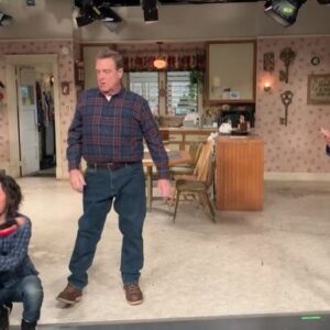 Sara Gilbert Instagram - When your families collide ❤️ New episode of #TheConners tonight!