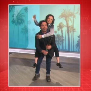 Sara Gilbert Instagram - I put the boom in boomerang, don’t you think @sanctionedjohnnygalecki?💥 #TheTalk