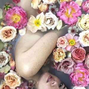 Sara Malakul Lane Instagram - Flowers & Freckles 🌸 @elizabethmessina (miss you) @tulipinadesign @pagebeauty