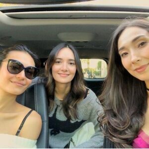 Sara Malakul Lane Instagram - If it was 2003 and we weren’t in a car this photo could’ve been a Lips cover 👄LOL