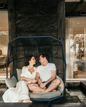 Sara Malakul Lane Instagram - Huge thank you to our Noku family for yet another beautiful vacation ❤️ #happyplace 👨🏻‍💻🤰🏻