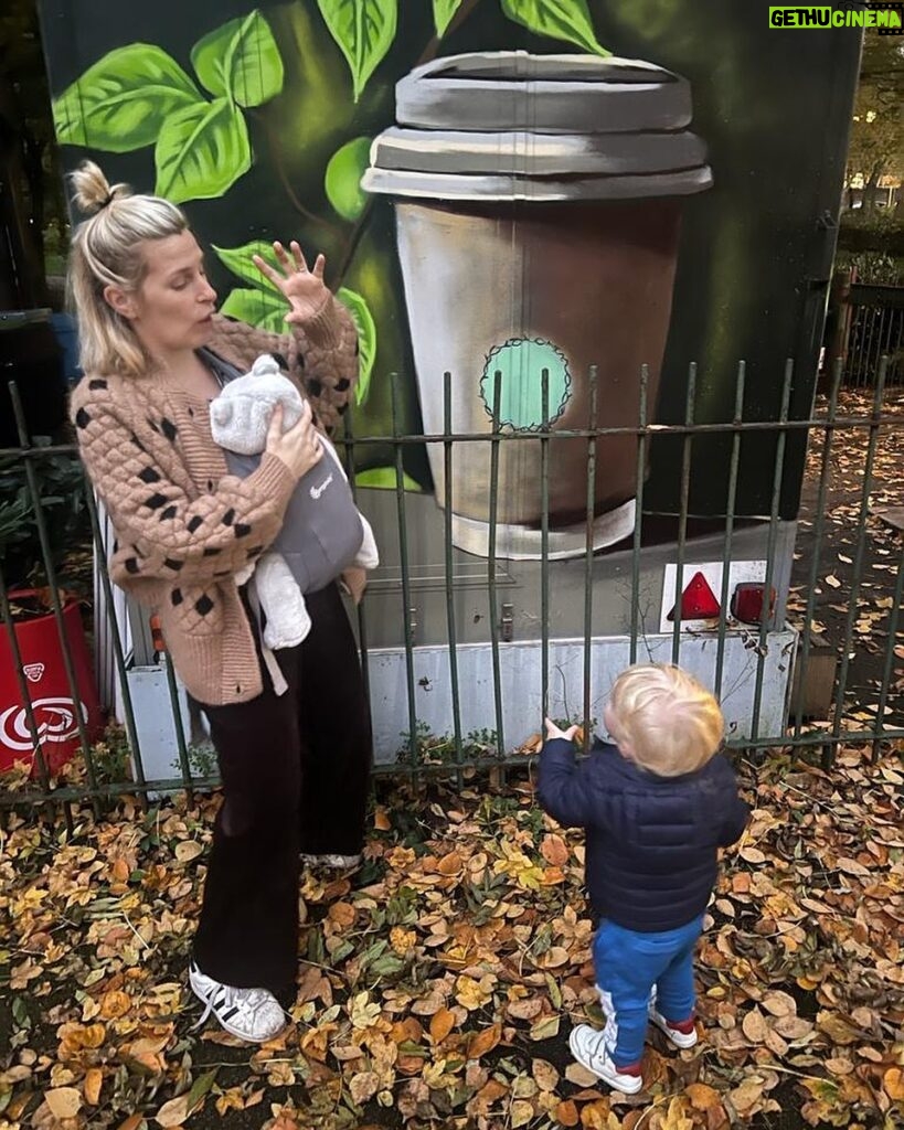 Sara Pascoe Instagram - Teaching my kid the importance of a very very big coffee