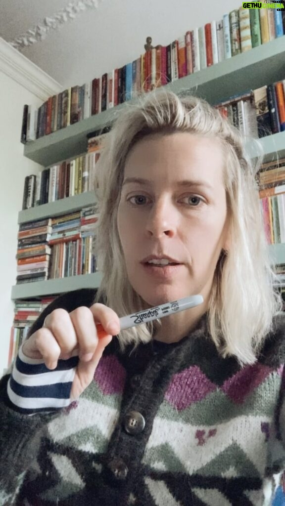 Sara Pascoe Instagram - Live WEIRDO book show next week at @southbankcentre with @weemissbea link in bio for tickets see you there 🏋🏽‍♀️