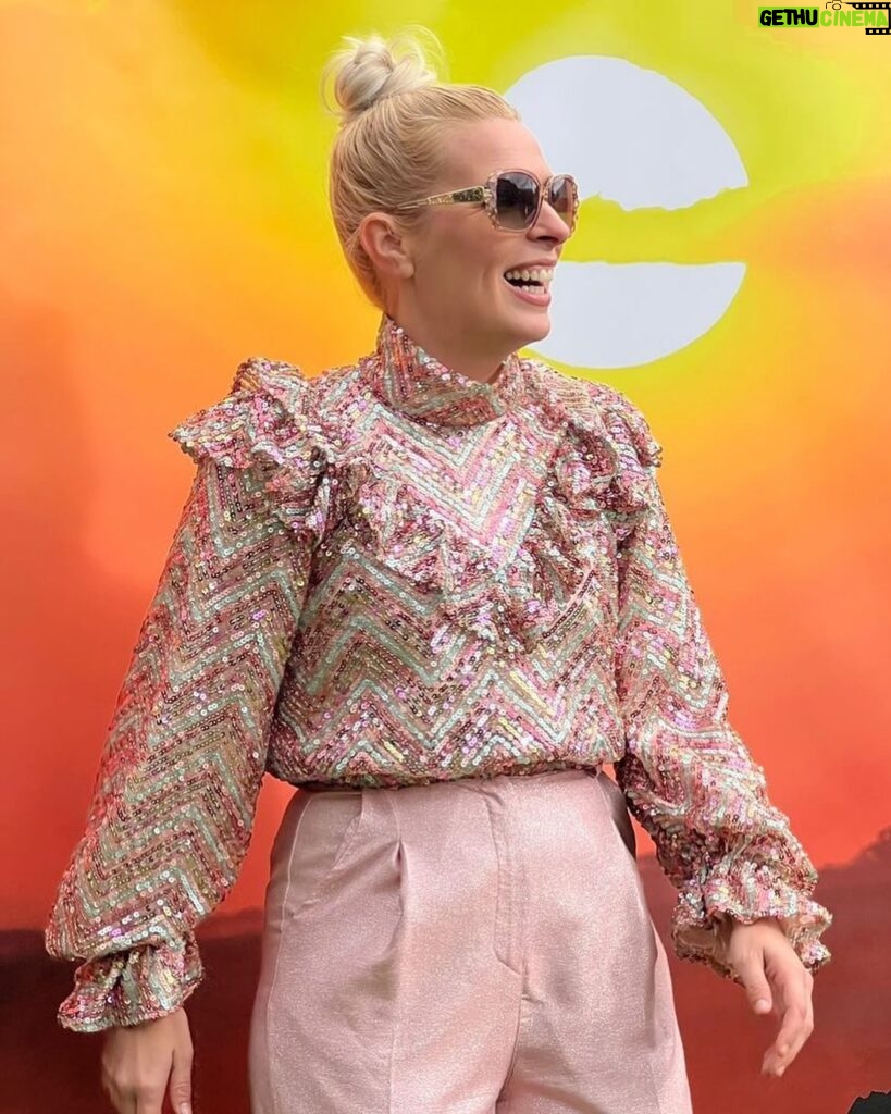 Sara Pascoe Instagram - Sewing Bee hits West Africa this week and we have brilliant challenges, more drama and an amazing guest judge in @bankekuku (check out her page - her clothing is so beautiful) 9pm on @bbcone ☀️