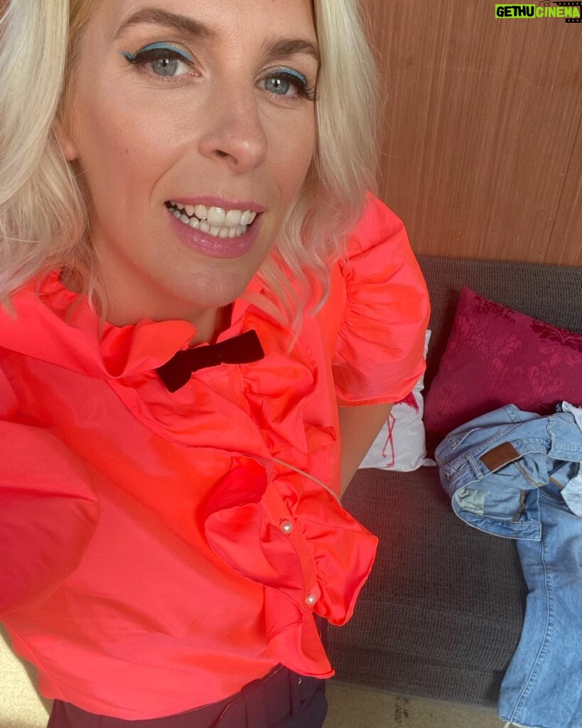 Sara Pascoe Instagram - Hello! Thank you for your messages about the new series of Sewing Bee- all of which were ‘where did you get your shirt from?’. It is a lovely shirt from a brilliant company and I have tagged them. I really don’t like posting about clothes- that’s the reason I pay for them and don’t ask for free ones. I don’t often want to post a picture of myself posing like a buffoon (see above) it’s quite embarrassing. I’m a comedian not a model. Also some people tend to make quite personal comments in response to anything that is posted - that’s the nature of the internet- and it makes me very shy of pictures that make me seem arrogant/confident/vain as it seems to provoke more of them. ALSO- me posting about clothes is mostly not useful to you- we filmed the show about 8 months ago, the clothes were bought two or three months before the series, sometimes even longer. They are always out of stock by the time we are on air. Myself and @deborahcantor try very hard to support female designers, smaller companies and ethical and sustainable brands. But that also means they are more expensive than high street shops- which is another reason I feel icky posting and tagging them- not because the brands themselves don’t deserve credit for their beautiful creations- but because most people cannot afford to treat themselves to clothes that cost hundreds of pounds. I get a clothing budget from the TV shows I work on- in real life I am very very scruffy. Please see second photo of me arriving in Leeds for filming as evidence. ❤️