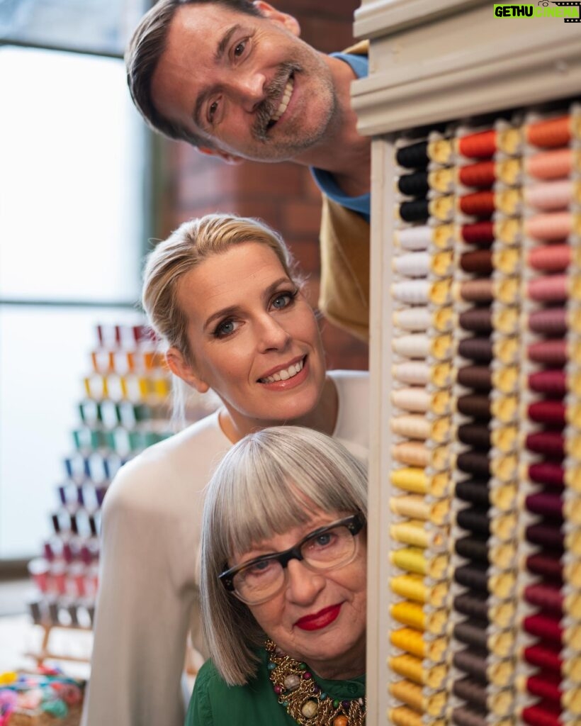 Sara Pascoe Instagram - The new series of Sewing Bee starts tonight at 9 on @bbcone I CANNOT WAIT for you to meet the sewers- you are going to LOVE them 🥰 (Mua is the wonderful @nicolefairfield and @deborahcantor is the brilliant stylist and wardrobe)