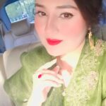 Sara Raza Khan Instagram - A little over Glow 🥰 all thanks to Lahore's 43 ° C Sun ☀️ Shine !!! #sararazakhan #music