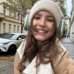 Sara Sandeva Instagram - I smell snow ~ it’s that time of the year ~ everything’s magical when it snows. #myfavouritegilmoregirls