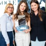 Sara Sandeva Instagram - Ještě jednou vám ze srdce děkuji, za cenu Vogue Leaders - Nejvlivnější žena 2024 v kategorii Nové Talenty. Je mi opravdu velkou ctí. A jak už jsem říkala, děkuji @vogueczechoslovakia , že ŽENY spojujete, podportujete a motivujete. Děkuji @michaelaseewald_v24 za možnost být toho součástí. ❤️❤️❤️ A tato naprosto nádherná cena je od @lasvitdesign navrhnuta @cyrilcyrilcyrilcyrilcyril . A vy moji milí, co jste pro mě hlasovali, jste skvělí. Vážím si toho!!! #VogueLeaders #NejvlivnejsiZeny24 #VogueCS #V24Media Sara