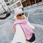 Sara Sandeva Instagram - girl therapy 🧖🏼‍♀️✨🍵🎄🫶🧸