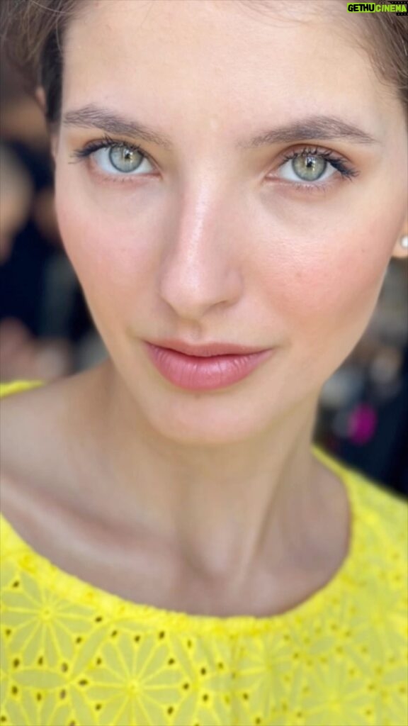 Sara Sandeva Instagram - Lovely beauty SARA 🤍✨ @sarasandeva #day7 #makeupbyme @armanibeauty douglas @elleczech #ellebeautylounge #kviff #ellebeauty