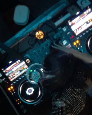 Sarah Bonito Instagram - DJ Sarah Bonito Mix Out Now
All my favs 
Hardcore 4eva (((o(*ﾟ▽ﾟ*)o)))♡
Link in bio