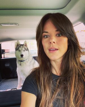 Sarah Butler Instagram - We’ve got the look. #rooneythehuskylady #cheers #friday #weekend #shabbatshalom  #zoompoolparty #virtualcocktailhour