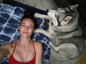 Sarah Butler Instagram - #sarandroo4eva #namasteRoo #rooneythehuskylady #yogawithdogs