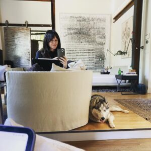 Sarah Butler Instagram - Ladies at work 💪🏼 #rooneythehuskylady #workfromhome #wfh #loungewear #quarantinefashion #h2m2socal