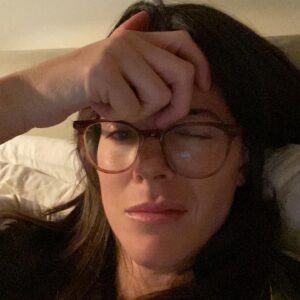 Sarah Butler Instagram - Happy New Year!!!!!!!! 🎆🍾🍾🍾🥂 #partylikeits2020 #partyinbed #hermitlife