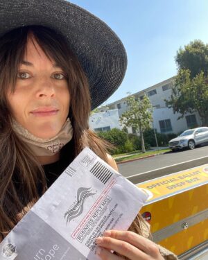 Sarah Butler Instagram - “We” did it 🙌🏼 Thanks for the moral support #rooneythehuskylady #vote #election2020