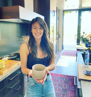 Sarah Butler Instagram - I made something on the pottery wheel!! It’s a.... 🤷🏽‍♀️ Smoothie cup?! I don’t know... but my teacher says I did really good! 🤓 Thanks @l_iam_b & @canyonroadpottery for the lesson! Check out Hollywood & Vines on YouTube to see how I made this masterpiece! Link in bio. #potterywheel #throwingpots #potteryclass #potterylessons