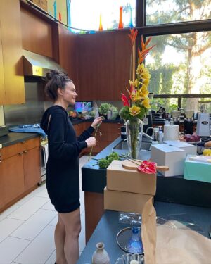 Sarah Butler Instagram - New hobby— flower arranging!! So adult!! #my30s #flowerarrangement #adulthobbies #chinesenewyear