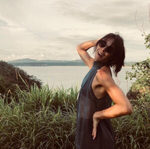 Sarah Butler Instagram - Happy Earth Day babies!!!! This is how nature makes me feel— fabulous!! Please remember to take care of our planet. If you’ve been waiting to try gardening, today is a very appropriate day! 📸: @tessmferguson #earthday #mothernature #protectourplanet #careyes #mexico #paradise #tb