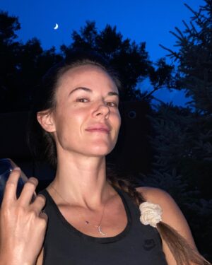 Sarah Butler Instagram - Look what a weekend in Santa Fe did to me ☮️ 🌙 🍷 #minivaca #santafe #crescentmoon