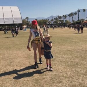 Sarah Carter Instagram - Coachella photo dump #1 

So impressed we all rallied last minute to receive the miracle gift of one day @coachella (especially Alice!)

@mdou_moctar 
@ygmarley #fugees #laurenhill

For what it’s worth DARE TO DREAM even for the little things… this was a precise vision manifest… you don’t have to know how it will come together you just have to trust that it will… and when it does you have to stop drop and ROLL… I wanted to spend one day at the festival with Alice and Kev with VIP passes and not break the bank… tickets were $1000 a day… cue our most awesome friends texting us from the desert on Saturday asking if we want their wrist bands for Sunday. Um… YES! 

Love you guys @mark.mctavish @shelleyncb and btw they didn’t ask me to promote @101cider it just really is an incredible party beverage and all I ever drink (if I drink). Try it. There’s no turning back.

Summer is officially here!