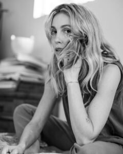 Actress Sarah Carter HD Instagram Photos and Wallpapers July 2024